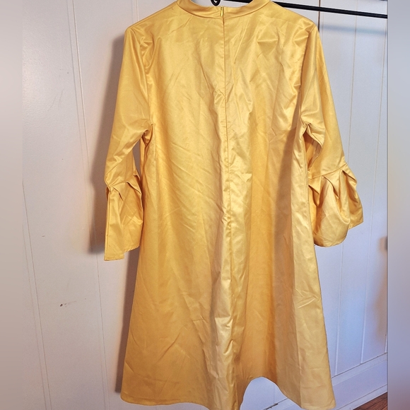 NWT Oshoplive Yellow Dress with Floral Design Slight Shimmer Size Medium - Picture 2 of 5